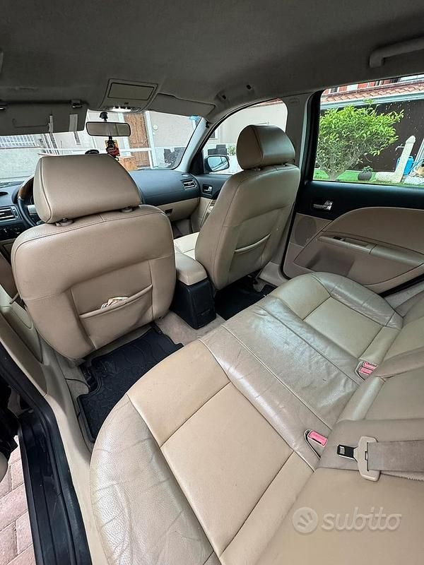 Usata Ford Mondeo Ghia 131 CV (96 kW) 2004 Nero Station wagon