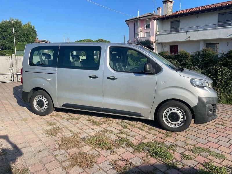 Usata Peugeot Expert S 150 CV (110 kW) 2018 Argento Furgone