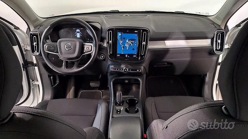 Usata Volvo XC40 Momentum 129 CV (94 kW) 2021 Bianco SUV