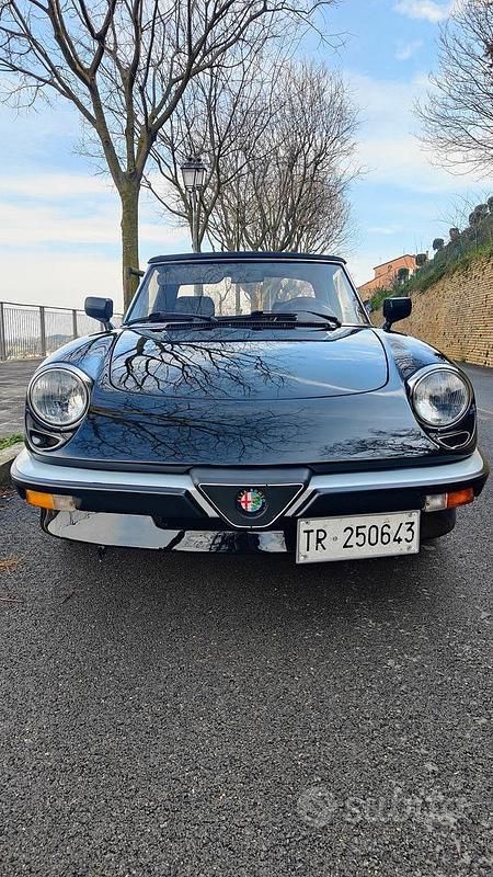 Usata Alfa Romeo Spider 125 CV (91 kW) 1987 Nero Cabrio