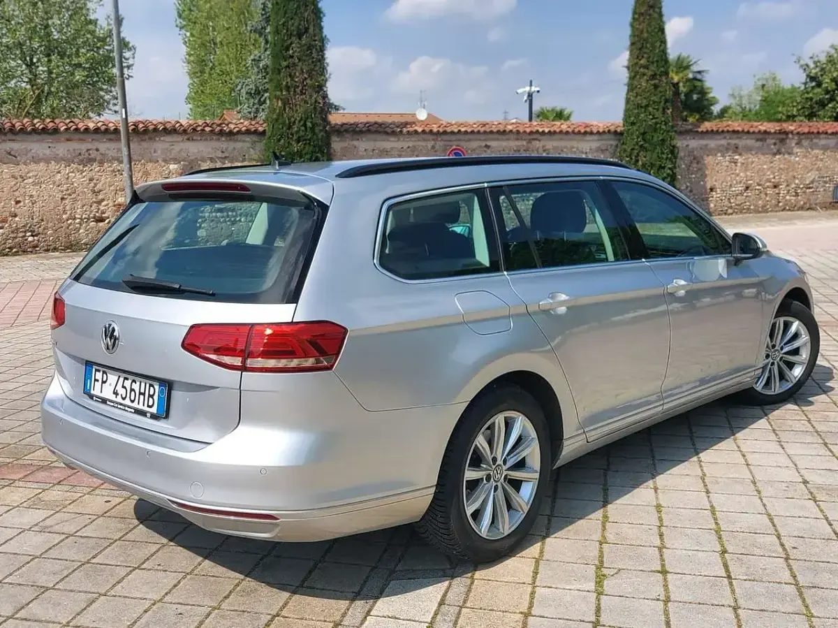Usata VW Passat Business 150 CV (110 kW) 2018 Argento Station wagon