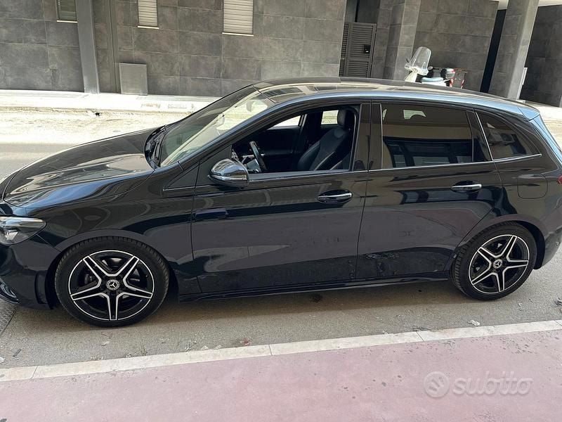 Nero Usata 2020 Mercedes 200 Tre volumi | 24.000 € (Super prezzo) - Immagine 1/4