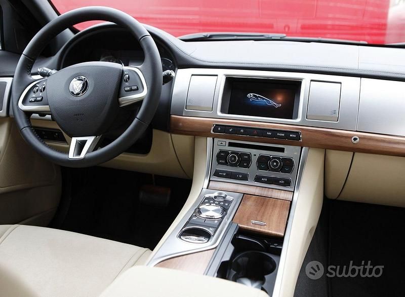 Usata Jaguar XF 200 CV (147 kW) 2013 Nero Berlina