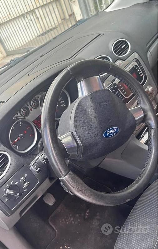 Usata Ford Focus 90 CV (66 kW) 2008 Nero Utilitaria