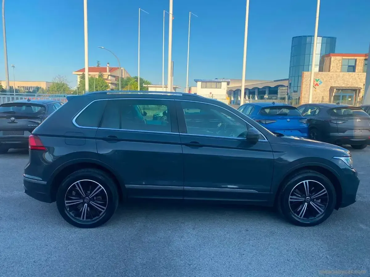 Usata VW Tiguan Life 150 CV (110 kW) 2021 Grigio SUV