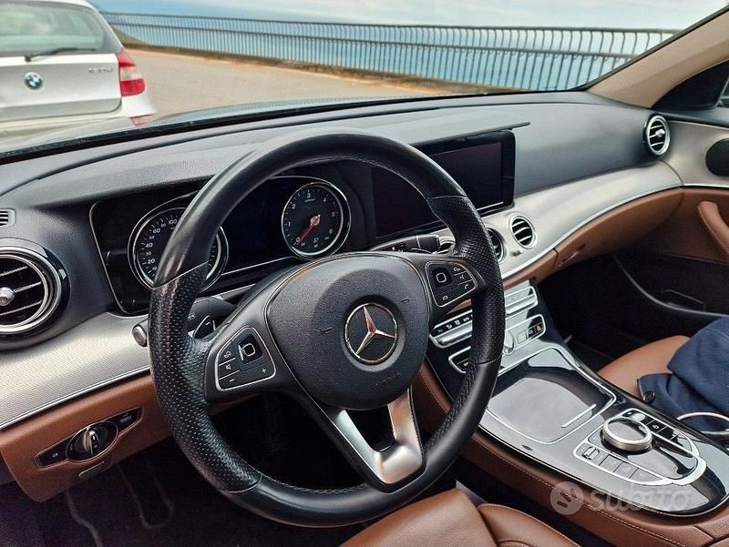 Usata Mercedes E220 Business 194 CV (142 kW) 2019 Nero Berlina