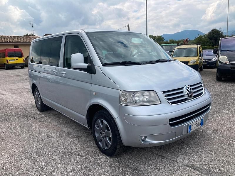 Usata VW Multivan Highline 130 CV (95 kW) 2008 Grigio Furgone