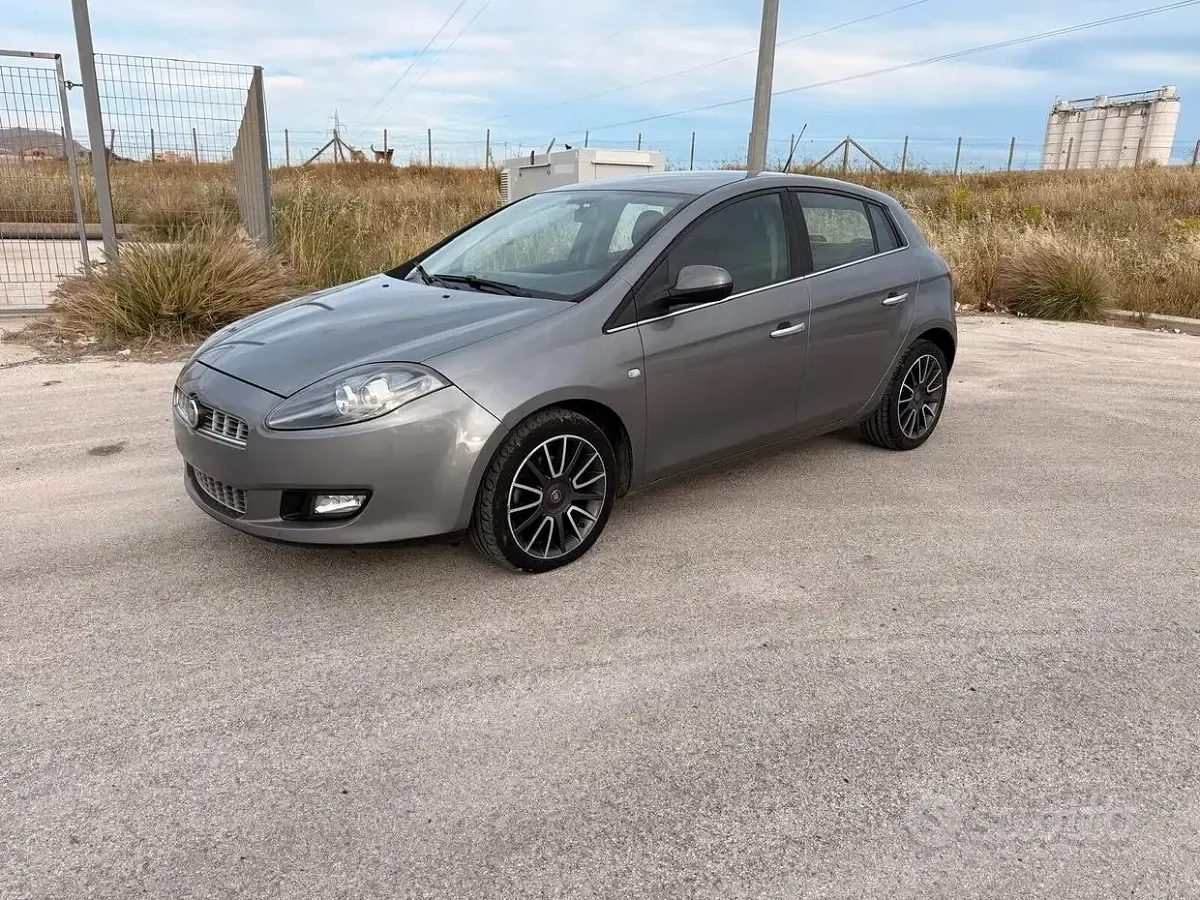 Usata Fiat Bravo 120 CV (88 kW) 2012 Grigio Utilitaria