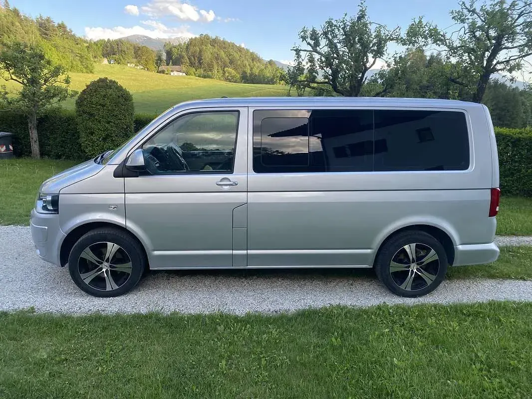 Usata VW Caravelle Trendline 140 CV (102 kW) 2011 Furgone