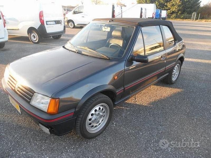 Usata Peugeot 205 113 CV (83 kW) 1990 Grigio scuro metallizzato Cabrio