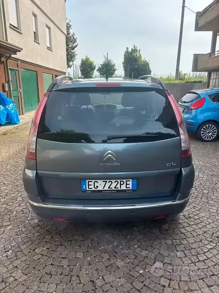 Usata Citroën Grand C4 Picasso 112 CV (82 kW) 2011 Grigio Monovolume