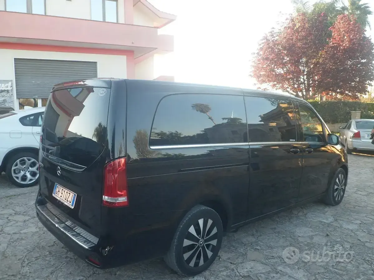 Usata Mercedes V220 Premium 163 CV (119 kW) 2022 Nero Monovolume