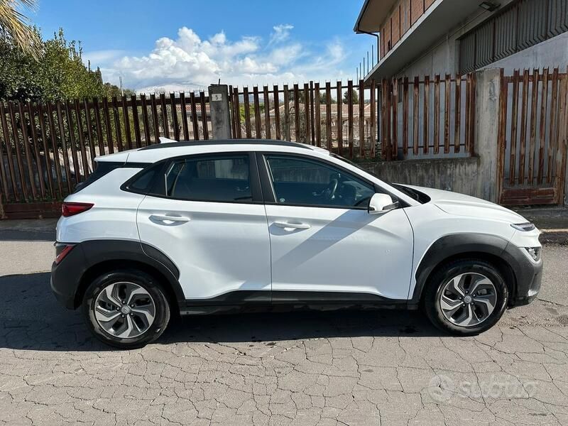 Usata Hyundai Kona 105 CV (77 kW) 2023 Bianco SUV