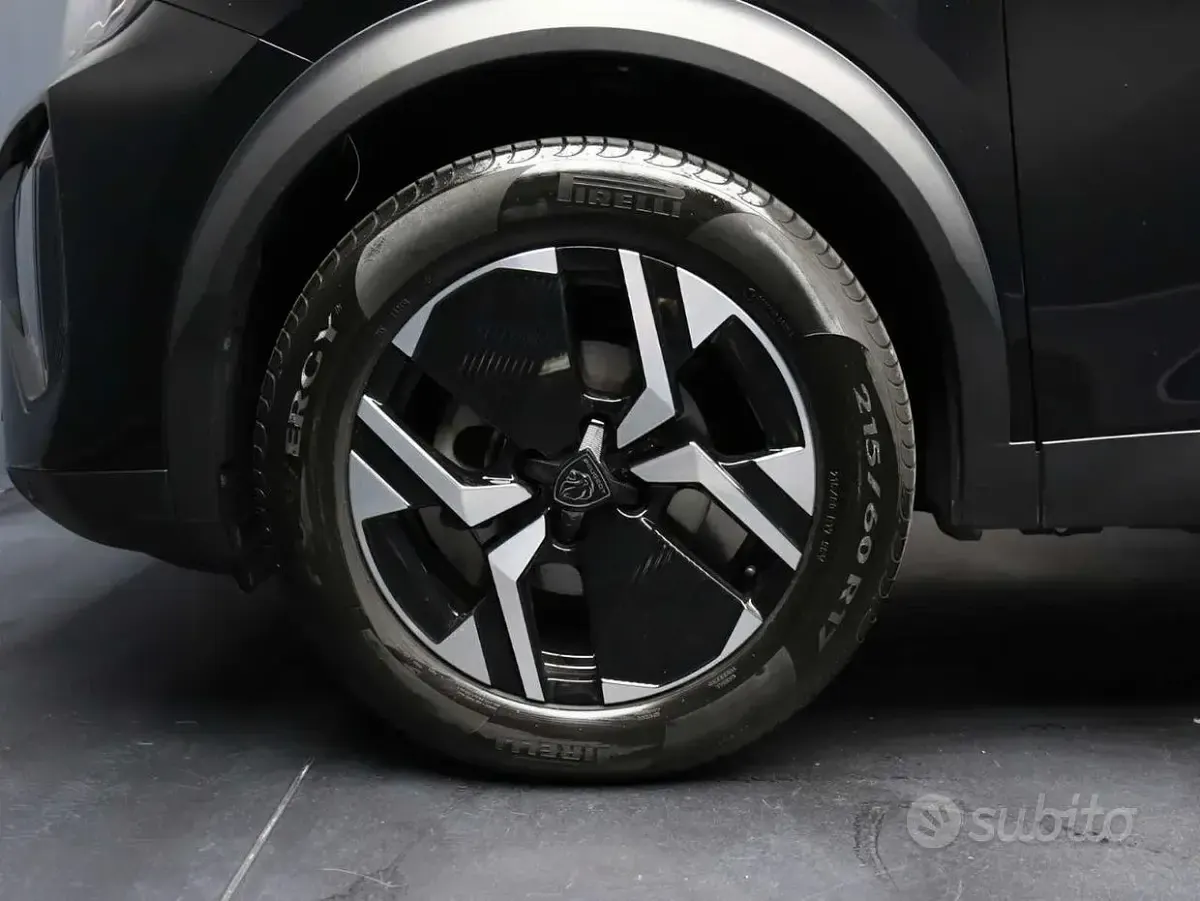 Usata Peugeot 2008 Allure 101 CV (74 kW) 2024 Nero SUV