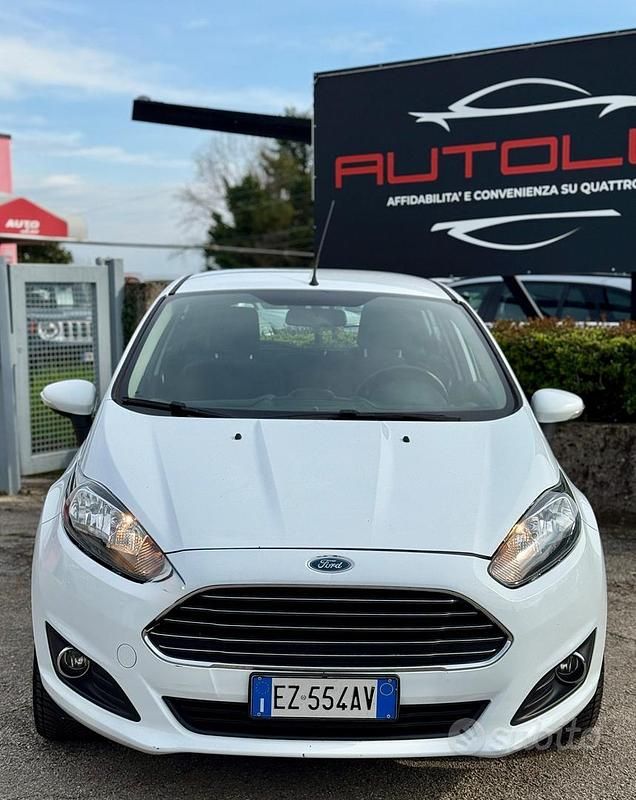 Gebraucht Ford Fiesta Titanium 75 PS (55 kW) 2015 Weiß Limousine