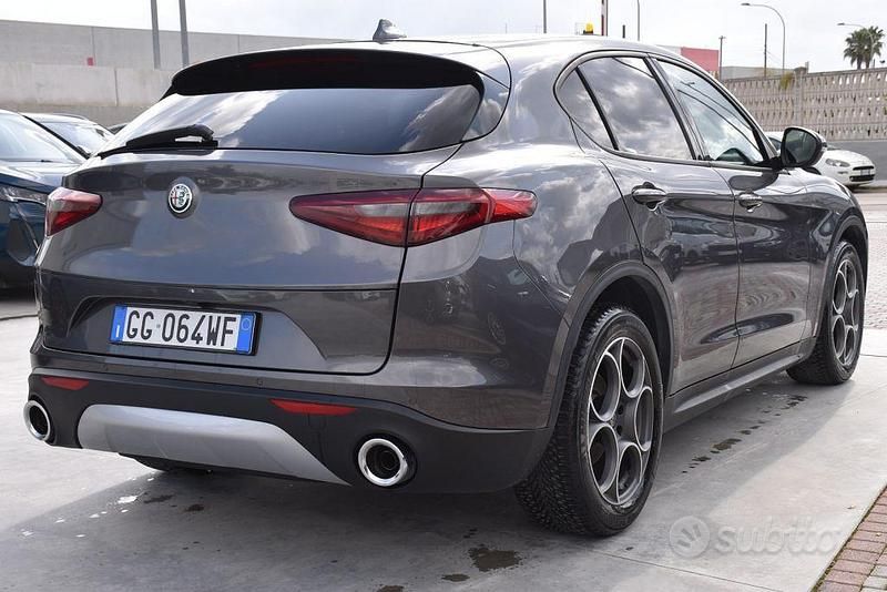 Usata Alfa Romeo Stelvio 160 CV (117 kW) 2021 Grigio SUV