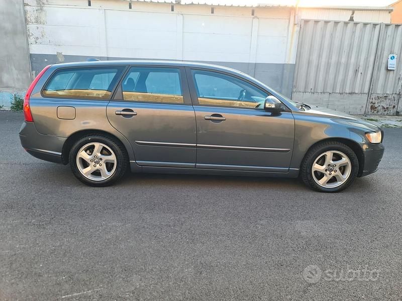 Usata Volvo V50 R-Design 114 CV (83 kW) 2011 Grigio Station wagon