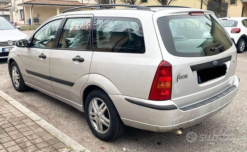 Usata Ford Focus 2004 Grigio Station wagon