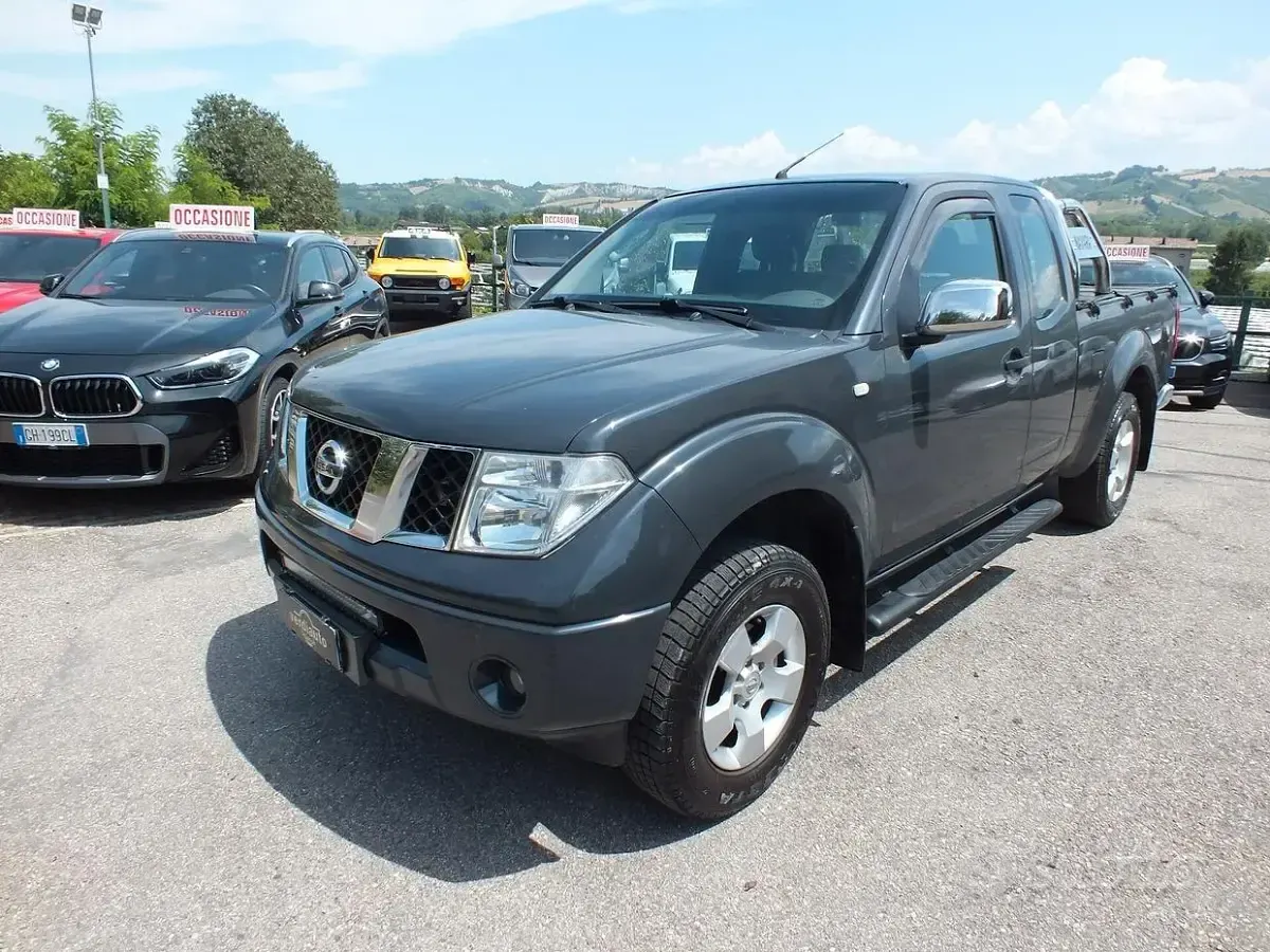 Usata Nissan Navara 174 CV (127 kW) 2006 Grigio Pick-up