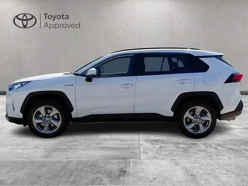 Begagnad Toyota RAV4 Hybrid 218 HK (160 kW) 2021 Vit SUV