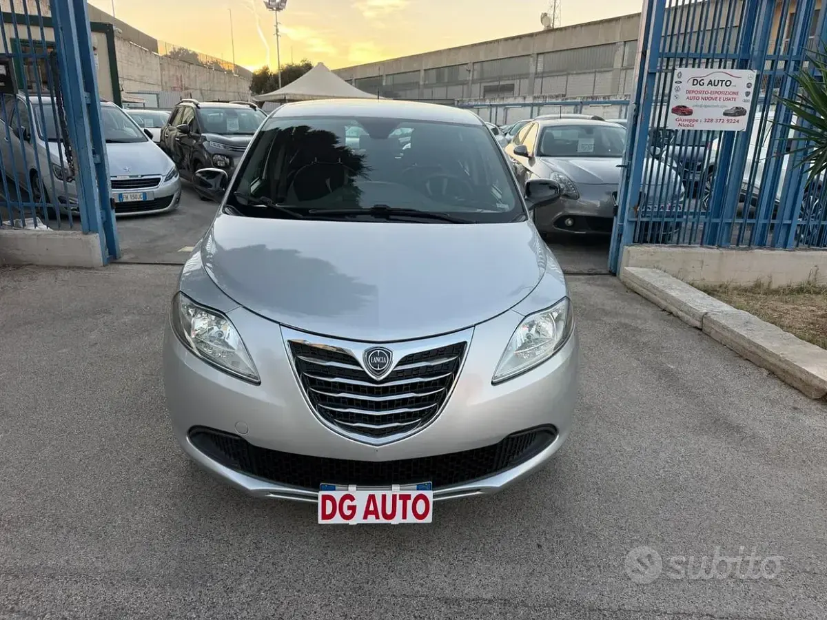 Usata Lancia Ypsilon 69 CV (50 kW) 2013 Grigio Utilitaria