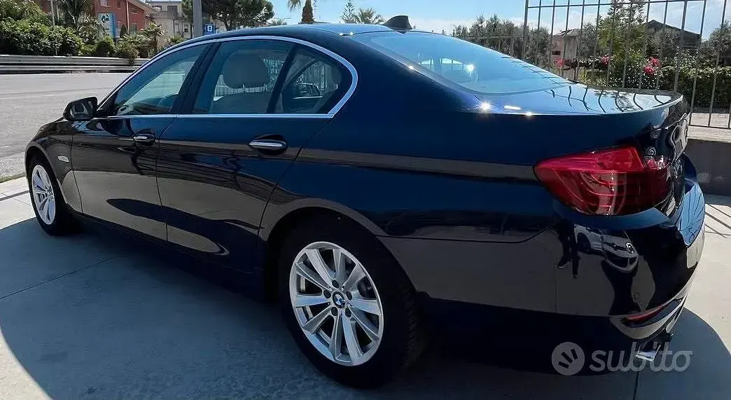 Usata BMW 520 Comfort Edition 190 CV (139 kW) 2015 Bluazzurro Berlina