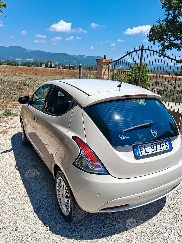 Usata Lancia Ypsilon Gold 69 CV (50 kW) 2017 Utilitaria
