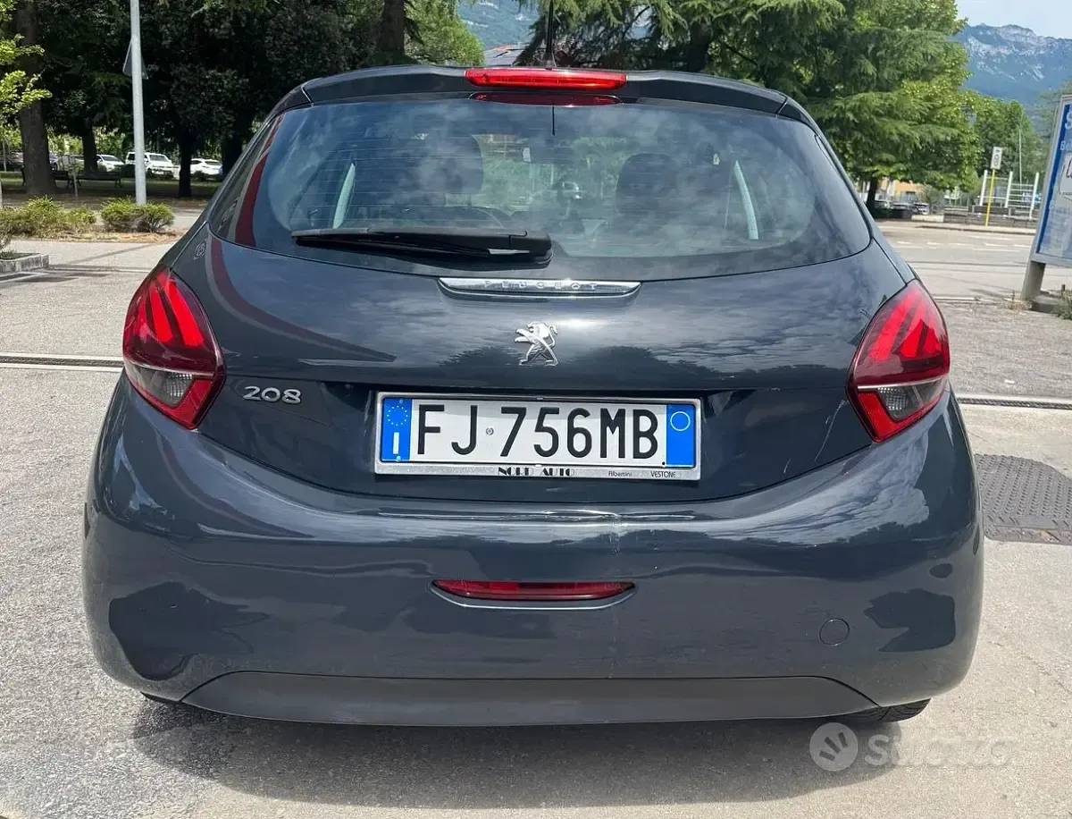 Usata Peugeot 208 Allure 75 CV (55 kW) 2017 Bluazzurro Utilitaria