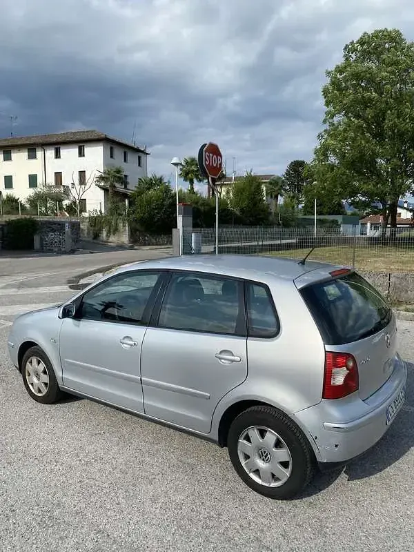 Usata VW Polo 75 CV (55 kW) 2005 Grigio Utilitaria