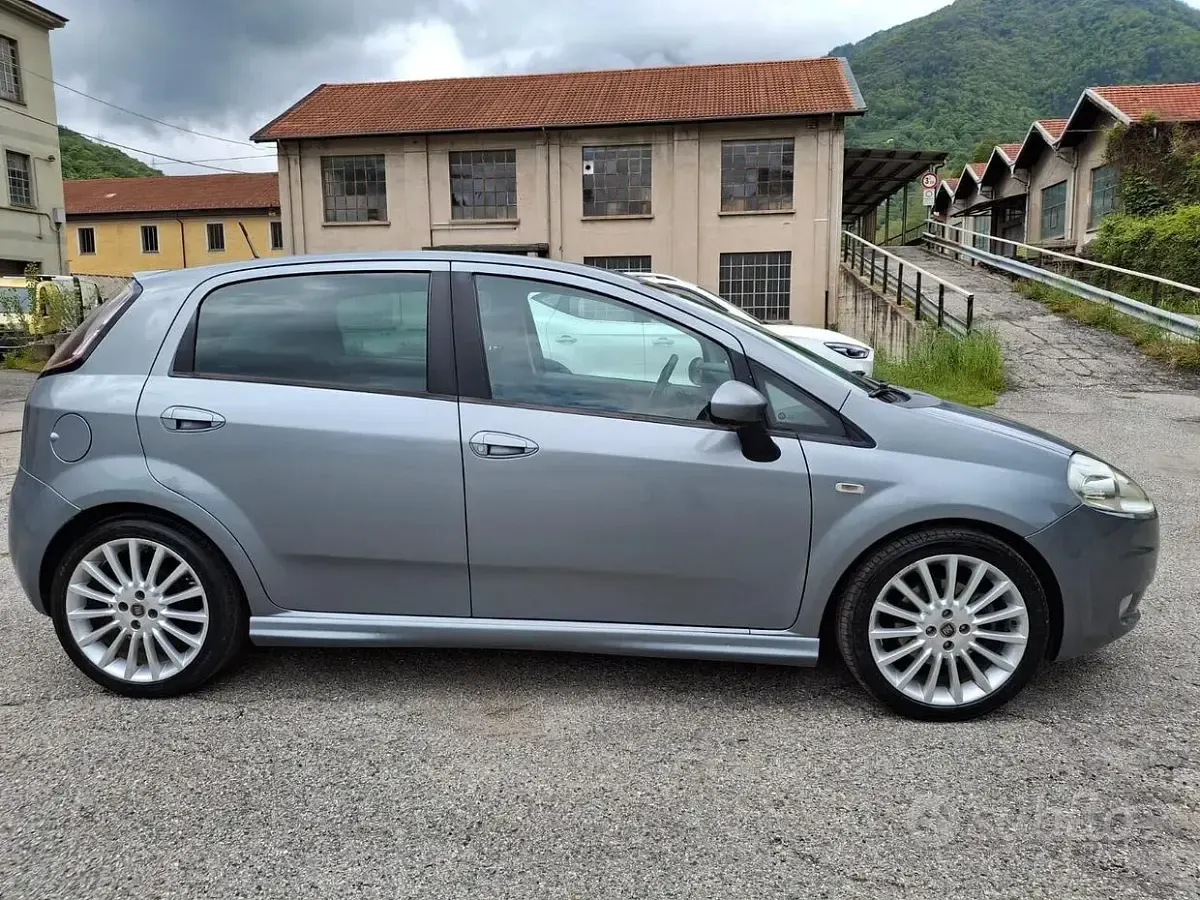 Usata Fiat Punto Classica 69 CV (50 kW) 2008 Grigio Utilitaria