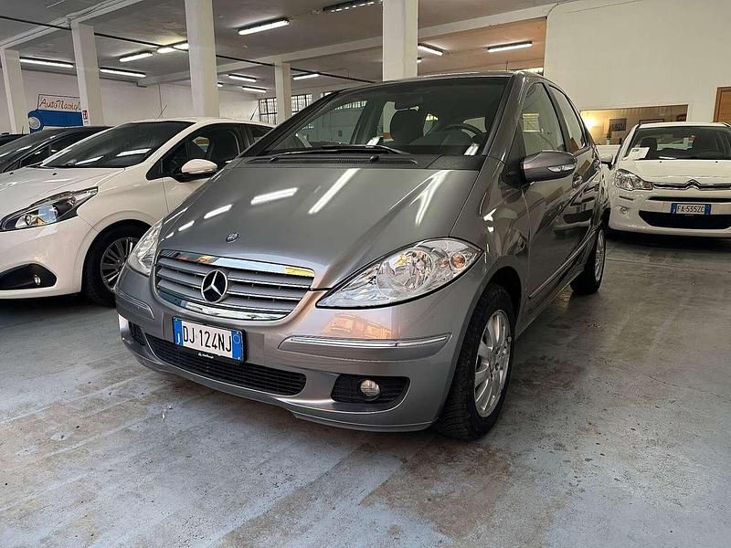 Grigio Usata 2007 Mercedes A150 Elegance Tre volumi | 5900 € (Cara) - Immagine 1/4