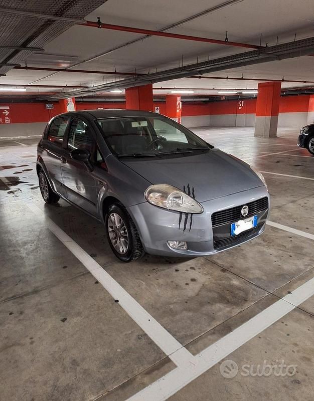 Usata Fiat Grande Punto 75 CV (55 kW) 2009 Grigio Utilitaria