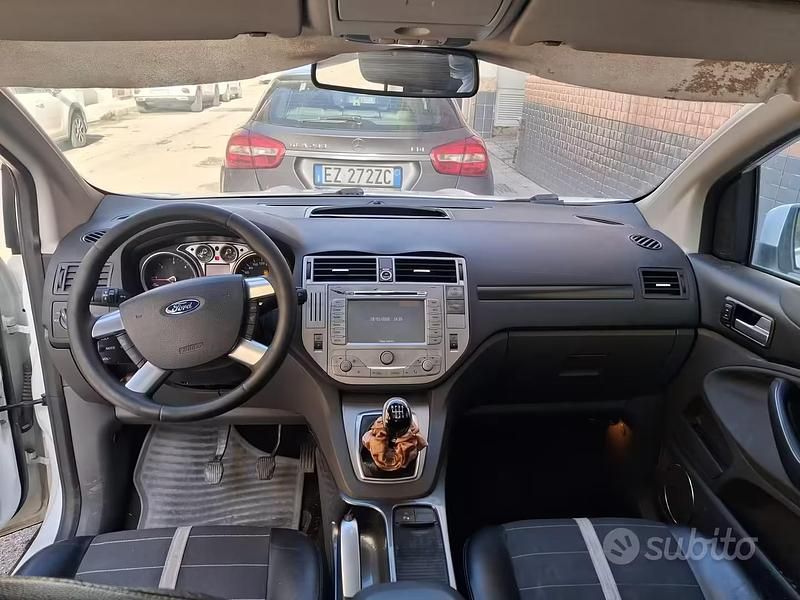 Usata Ford Kuga 163 CV (119 kW) 2011 Bianco SUV