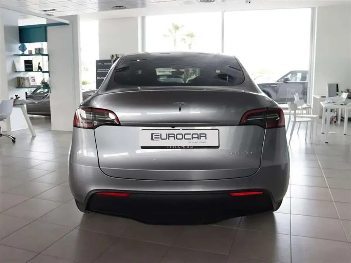 Usata Tesla Model Y 378 kW (514 CV) 2023 Grigio / gray SUV