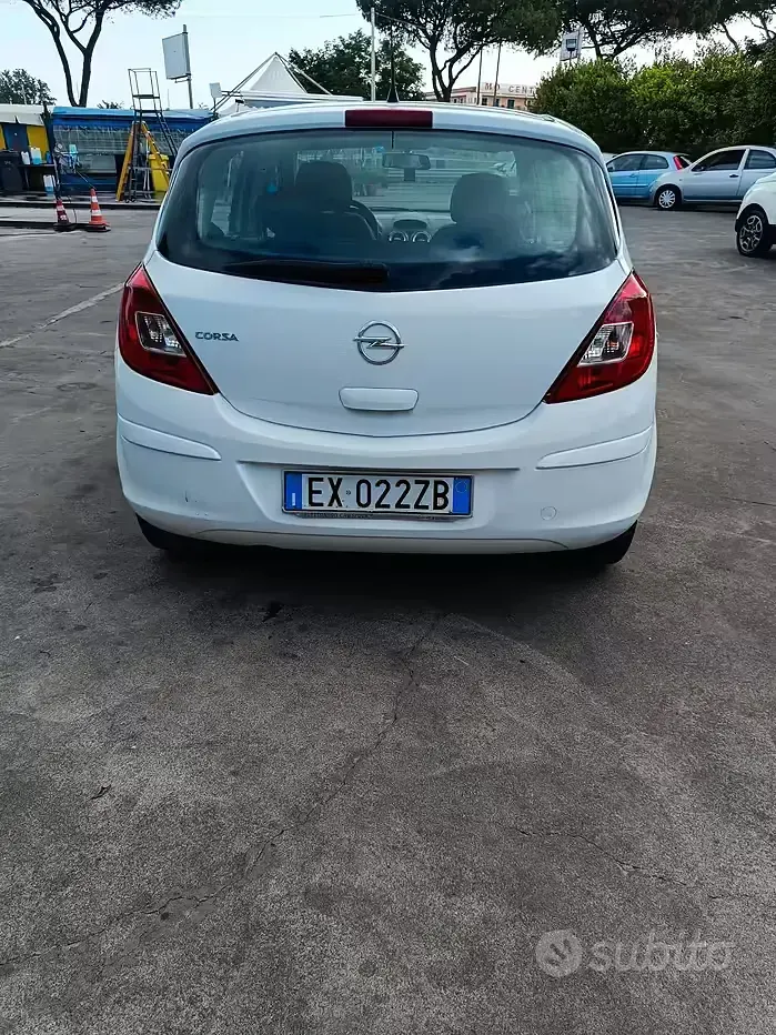 Usata Opel Corsa Edition 85 CV (62 kW) 2014 Bianco Utilitaria