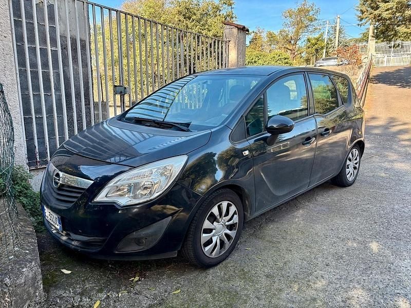 Nero Usata 2011 Opel Meriva Monovolume | 4000 € (Buon prezzo) - Immagine 1/4