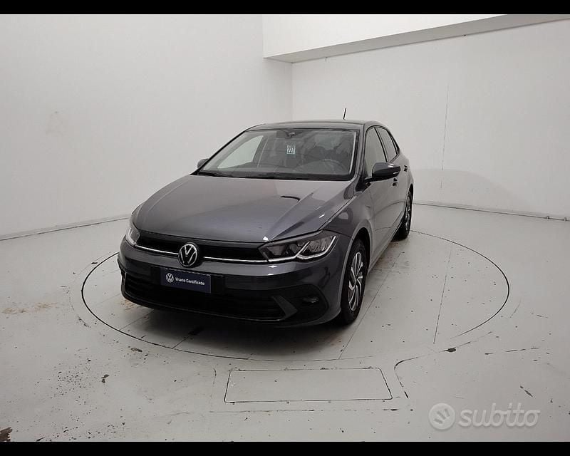 Usata VW Polo Life 95 CV (69 kW) 2023 Grigio Utilitaria
