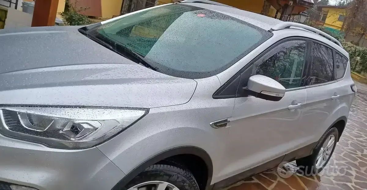 Usata Ford Kuga 120 CV (88 kW) 2019 Grigio SUV