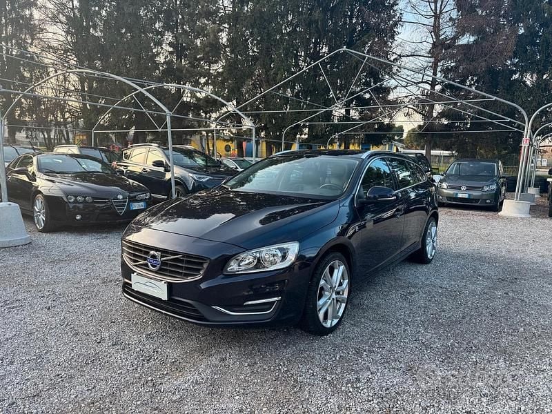 Blu/azzurro Usata 2016 Volvo V60 Ocean Race Station wagon | 10.000 € (Buon prezzo) - Immagine 1/4
