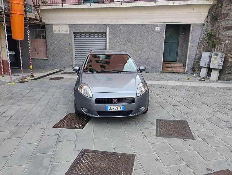 Usata Fiat Grande Punto Dynamic 90 CV (66 kW) 2008 Grigio Utilitaria