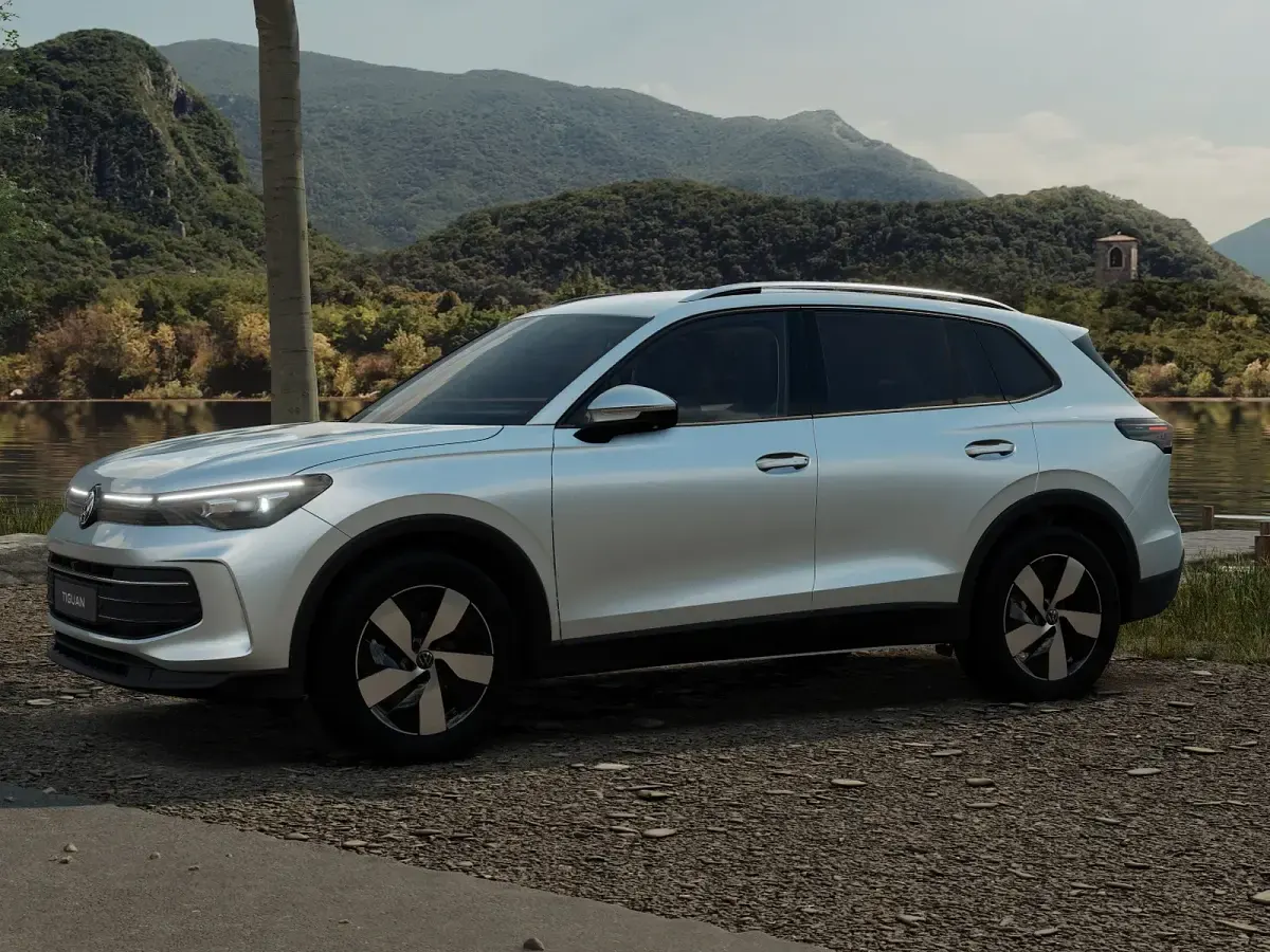 Nuova VW Tiguan Edition 150 CV (110 kW) 2026 Dolomite silver metallizzato SUV