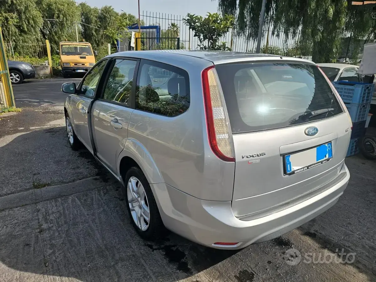 Usata Ford C-MAX Ghia 90 CV (66 kW) 2007 Grigio Monovolume