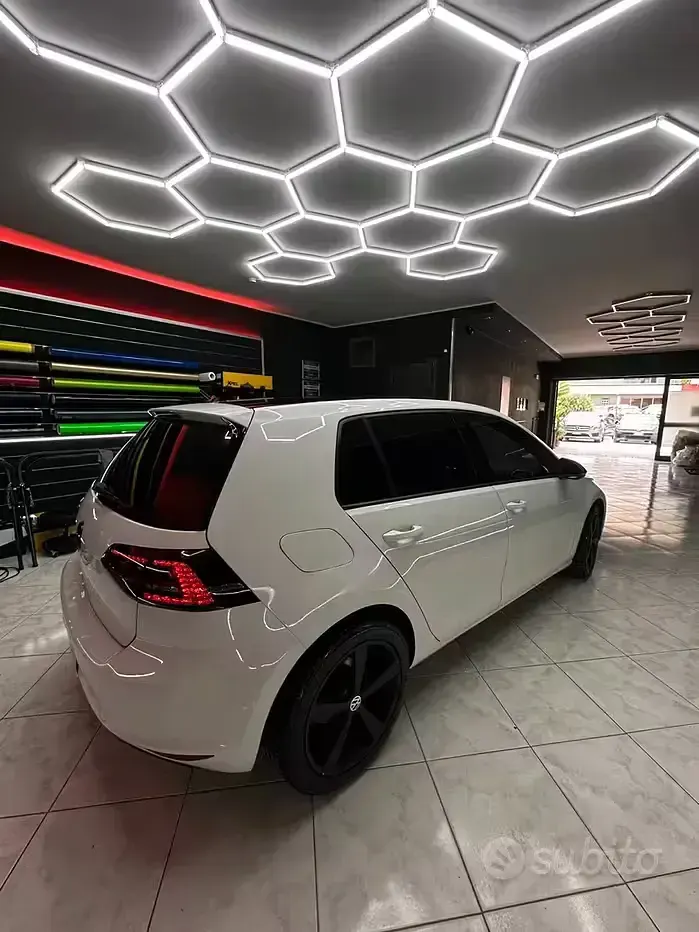 Usata VW Golf VII 105 CV (77 kW) 2014 Bianco Utilitaria
