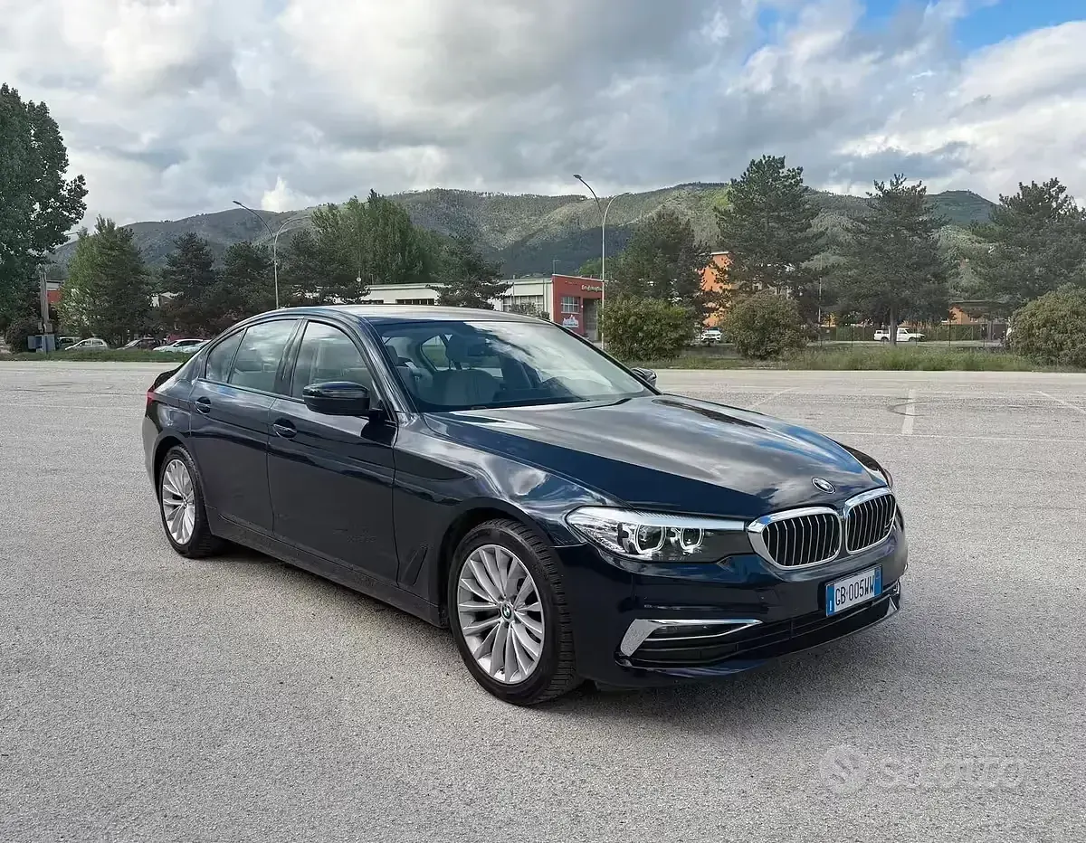 Usata BMW 520 Luxury Line 184 CV (135 kW) 2020 Blu Berlina