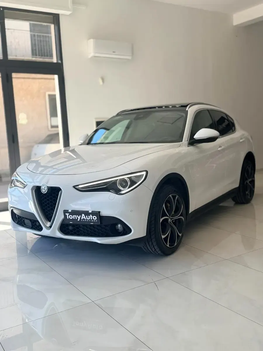 Usata Alfa Romeo Stelvio Super 179 CV (131 kW) 2017 Bianco SUV