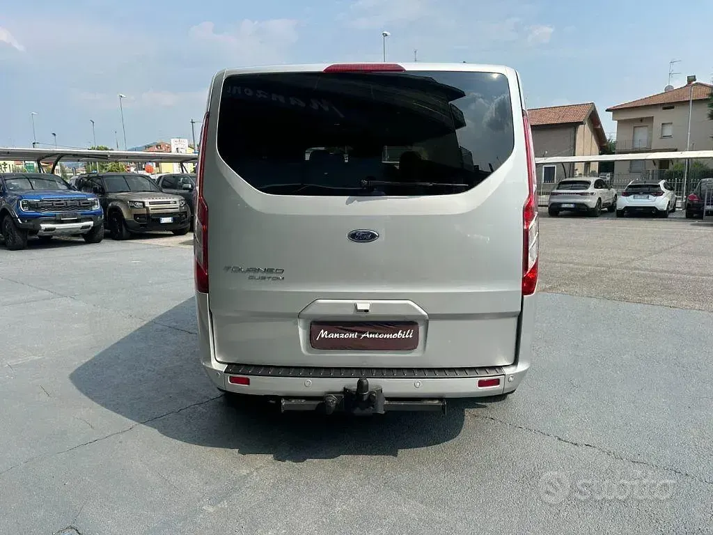 Usata Ford Tourneo Titanium 150 CV (110 kW) 2023 Grigio Monovolume