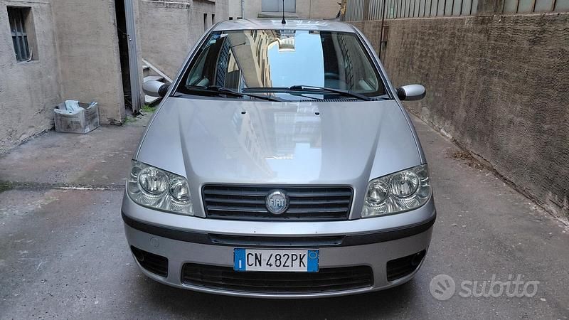 Usata Fiat Punto Dynamic 60 CV (44 kW) 2004 Grigio Utilitaria