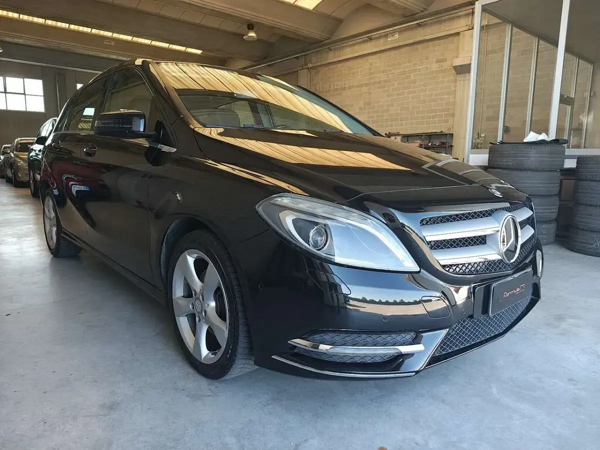 Usata Mercedes B180 Premium 109 CV (80 kW) 2013 Nero Utilitaria