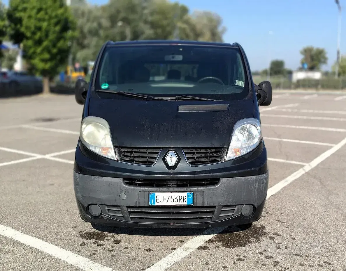 Usata Renault Trafic 115 CV (84 kW) 2011 Nero Monovolume