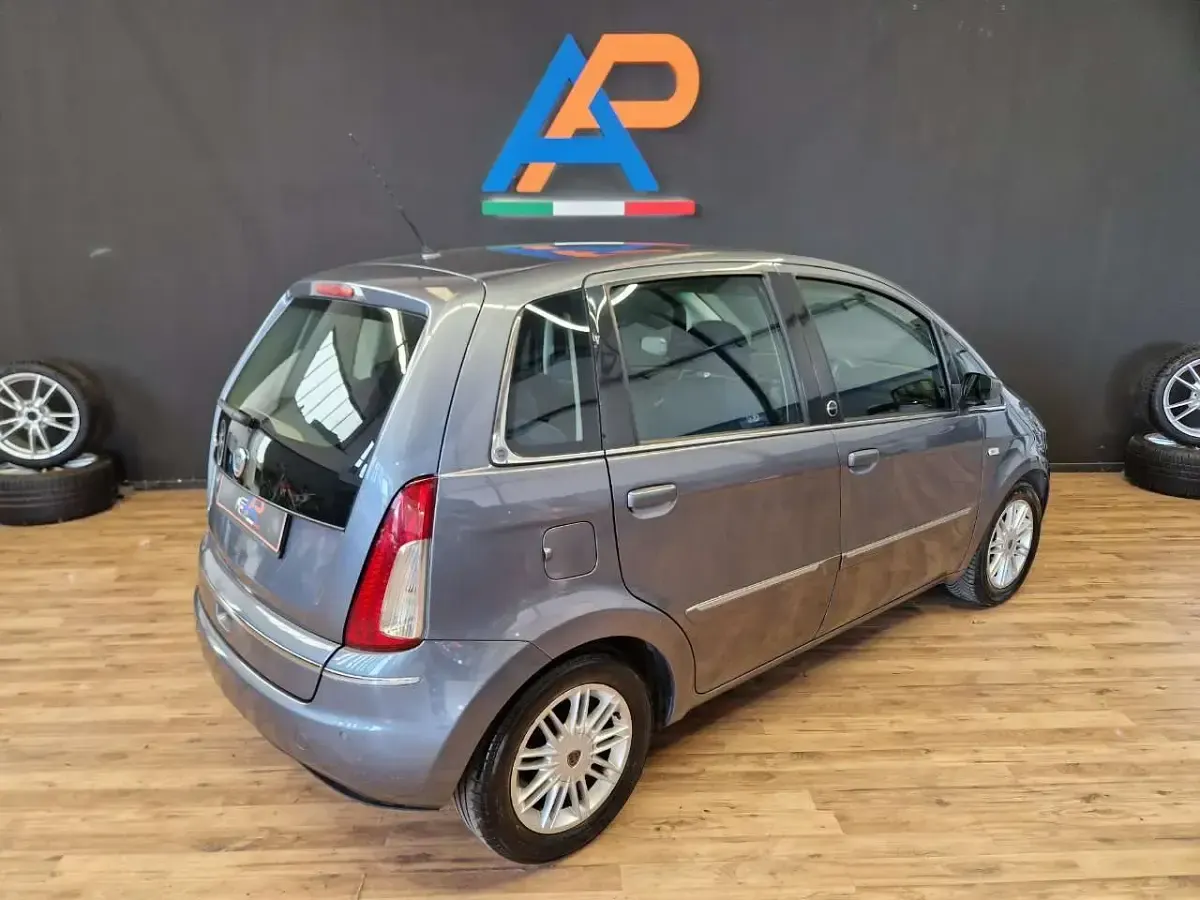 Usata Lancia Musa 95 CV (69 kW) 2009 Grigio Monovolume
